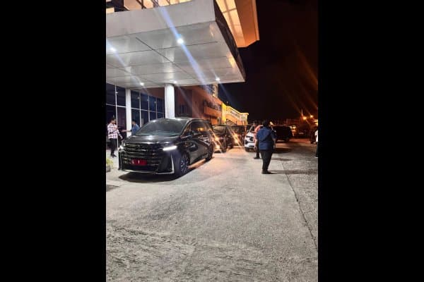 Sewa Toyota Innova Reborn