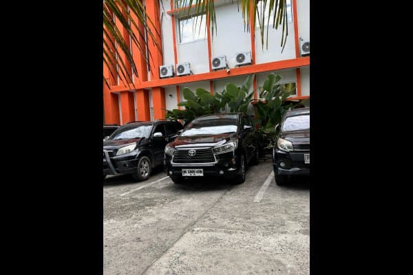 Sewa Toyota Hiace Premio