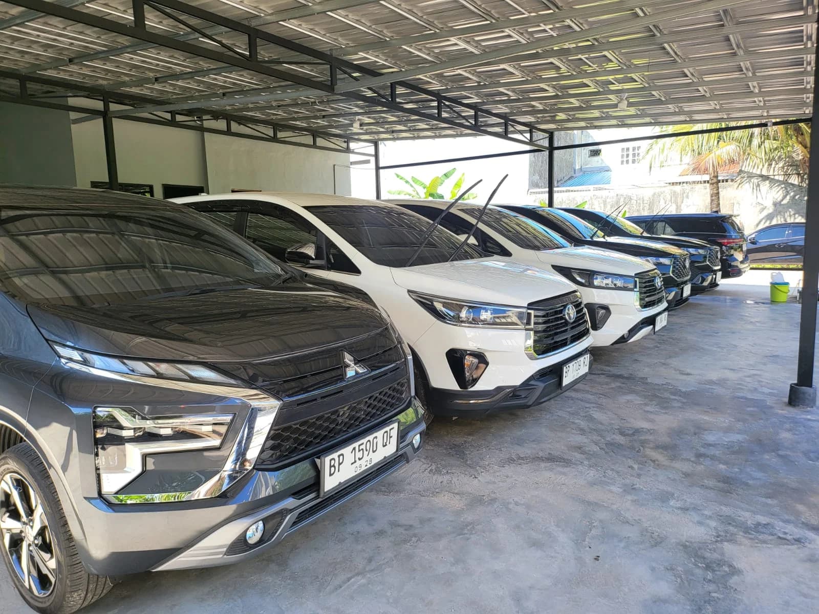 Rombongan Hiace Premio