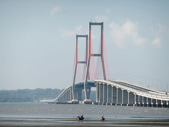 Jembatan Suramadu