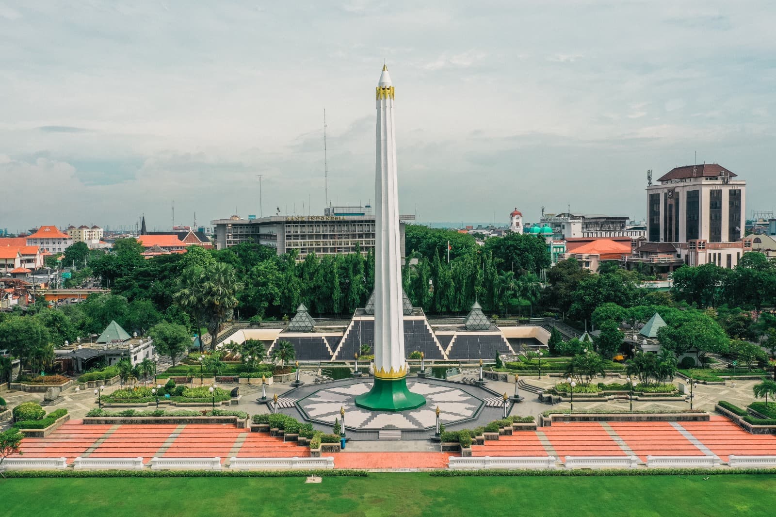 Tugu Pahlawan & Museum